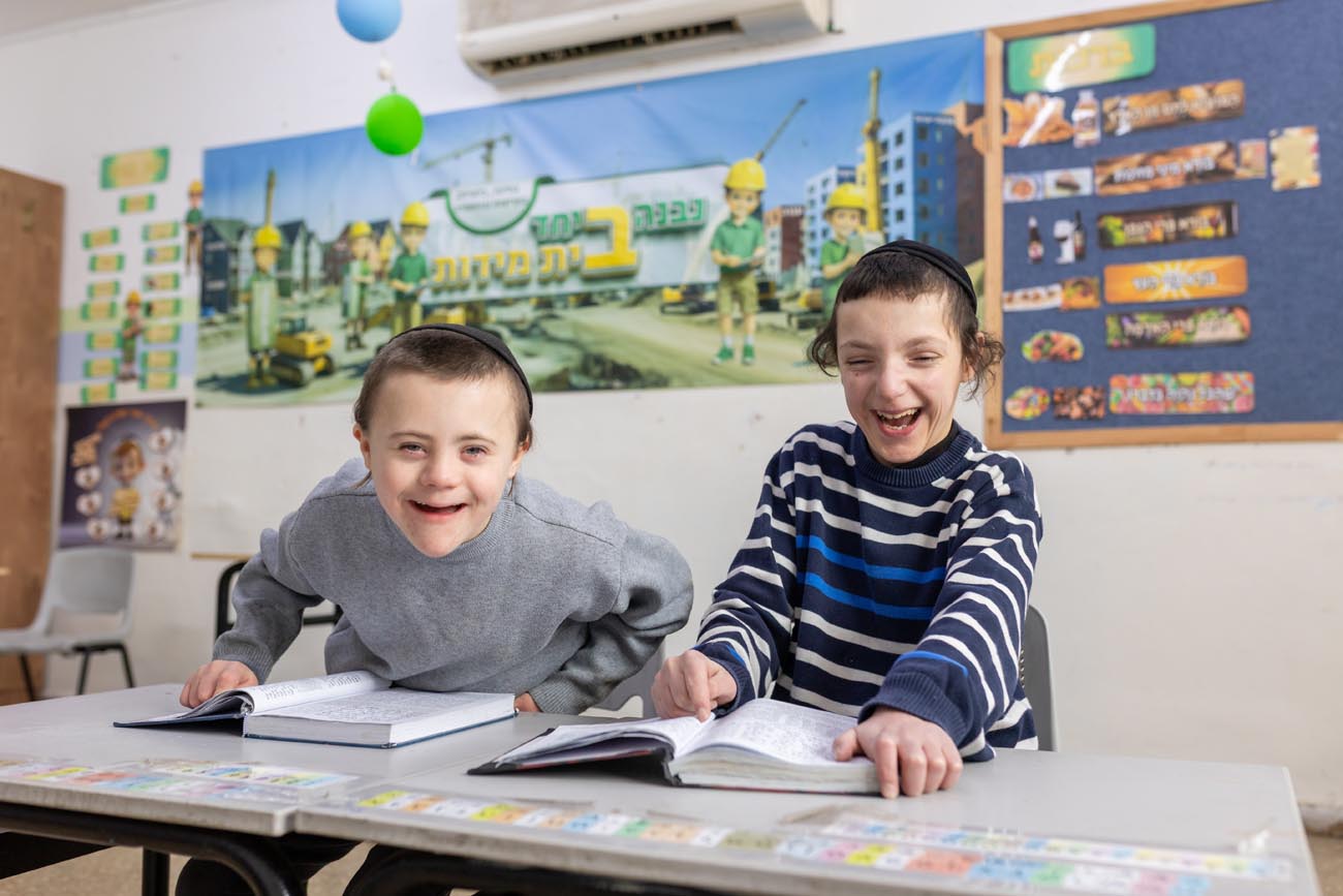 חברים נהנים יחד באוצר ירושלים