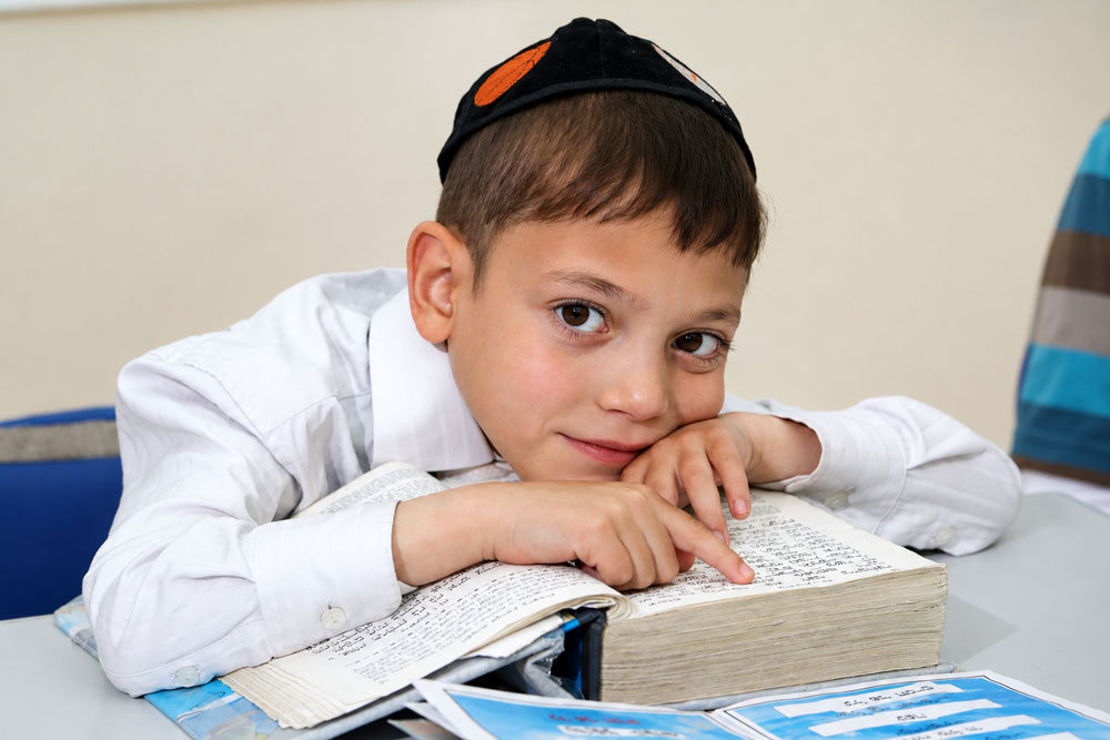 ילד לומד