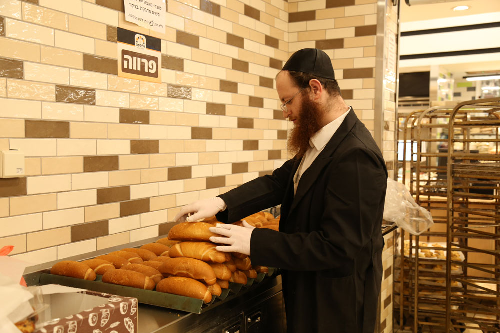 אברך מסדר במאפייה במסגרת יכולות